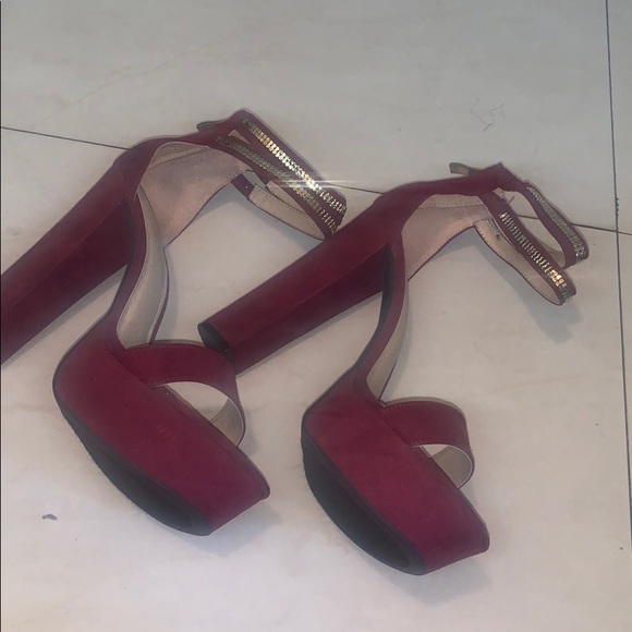 Shoes - Picture 5 of 6